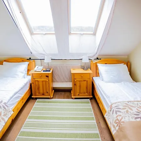 Sasreti Vadaszkastely Bed & Breakfast *