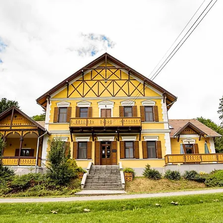 Bed & Breakfast Sasreti Vadaszkastely