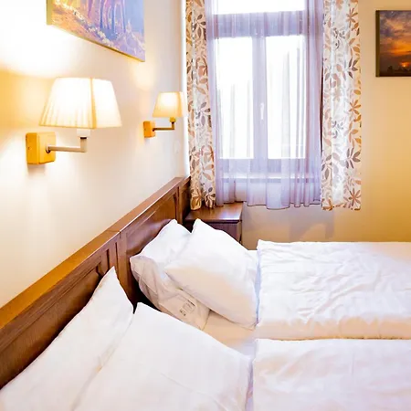 Bed and Breakfast Sasreti Vadaszkastely Almamellék