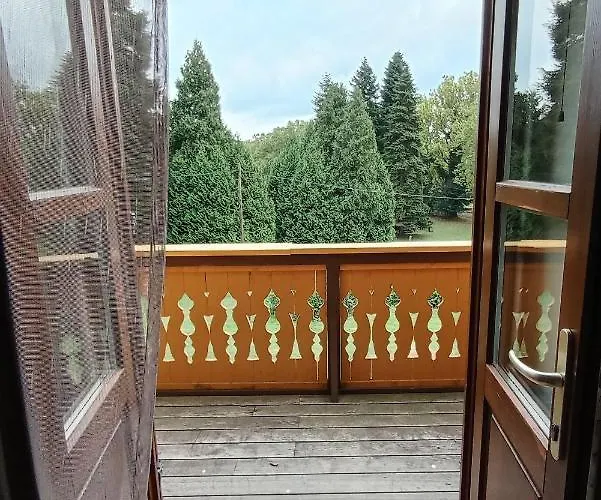 Bed and breakfast Sasréti Vadászkastély Almamellék